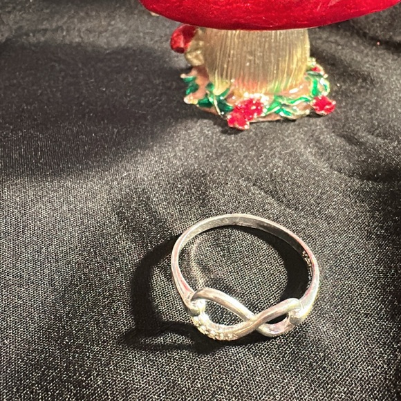 Stylish Silver Infinity Ring - Picture 3 of 6